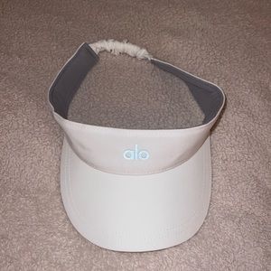 Alo Yoga- Visor in White